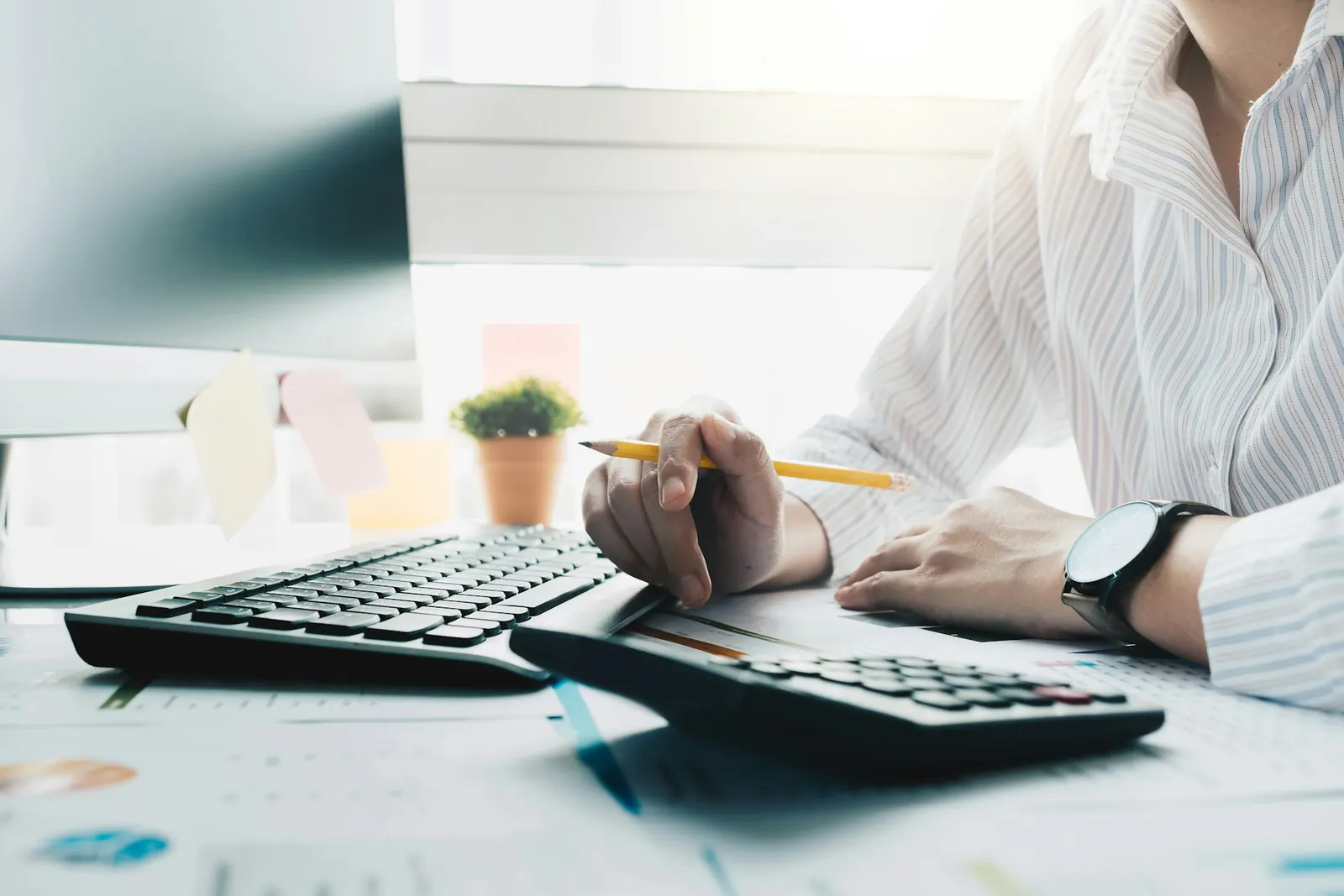 Calculatrice et documents utilisés pour calculer une augmentation de loyer au Québec en 2026