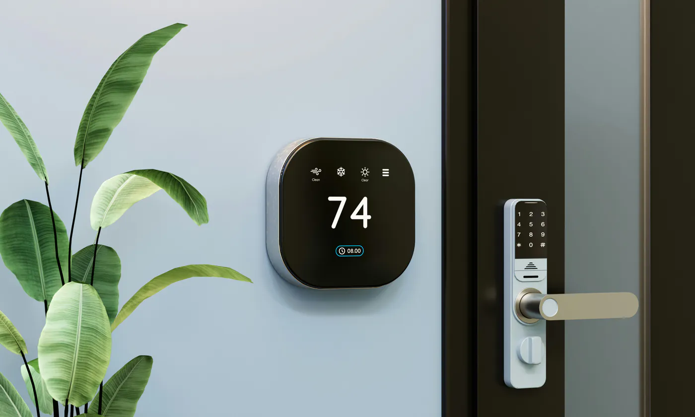 Thermostat intelligent et serrure connectée installés à l'entrée d'un logement locatif