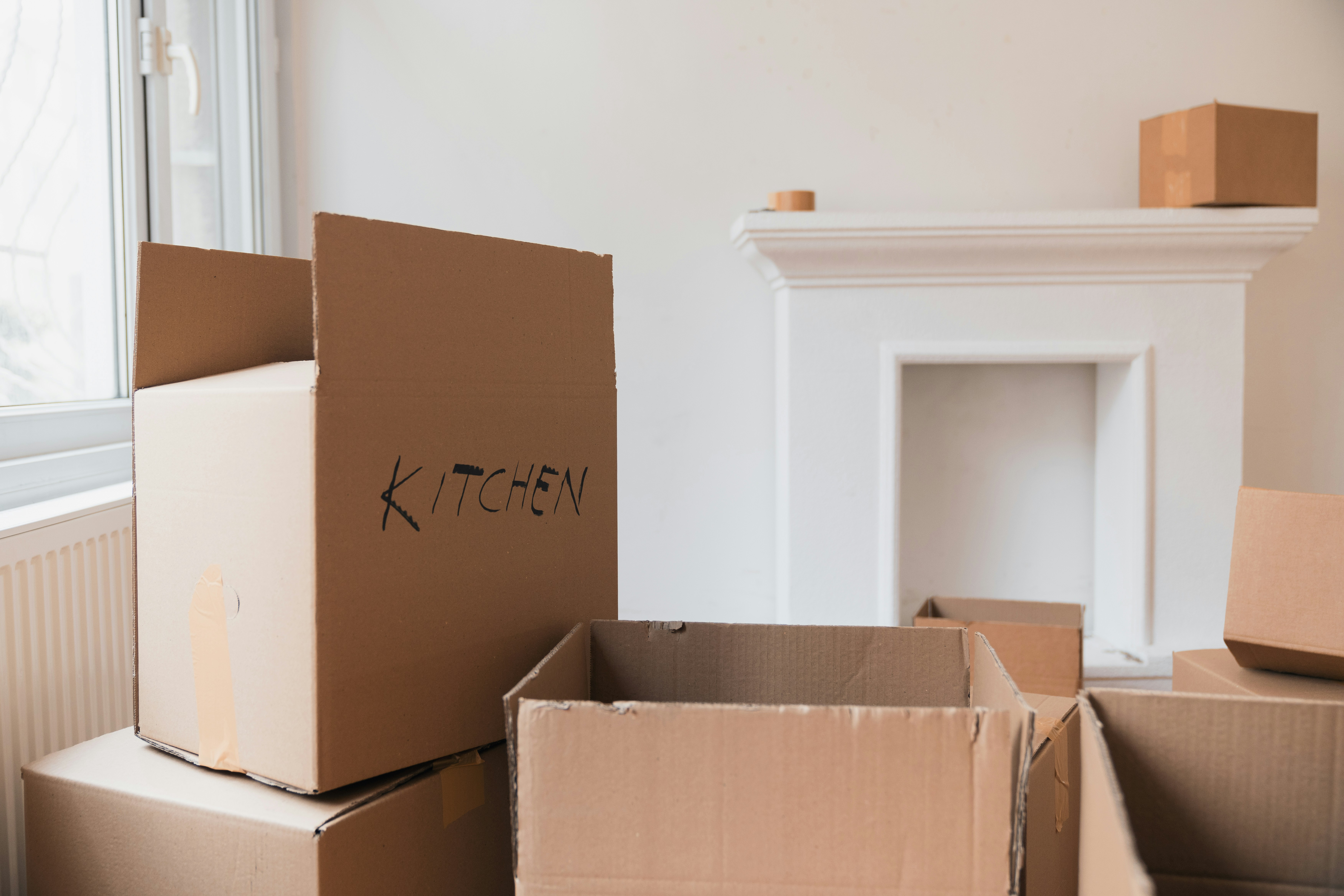 Boîtes de déménagement dans un logement repris au Québec
