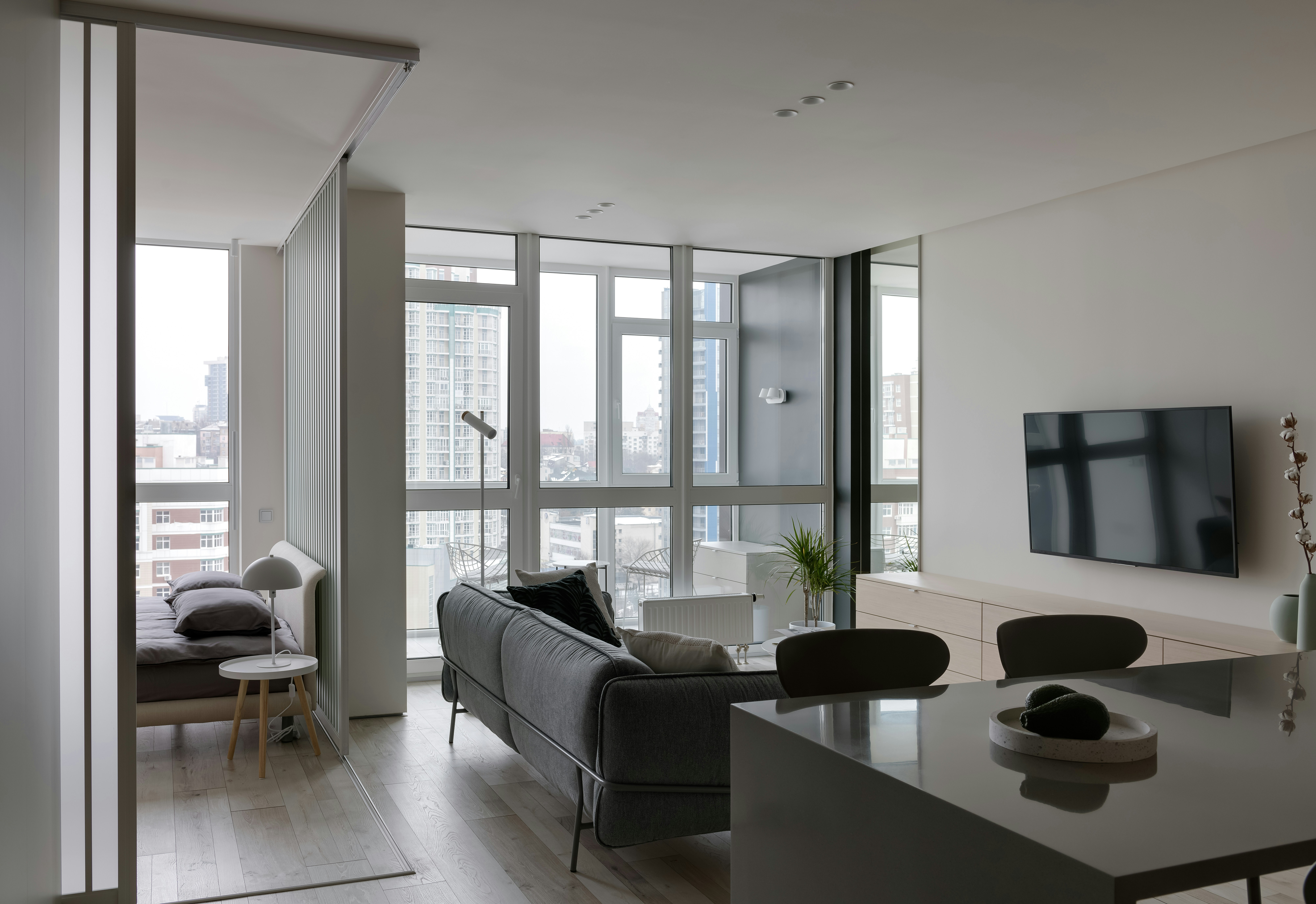 Appartement moderne disponible à Montréal avec aire de vie lumineuse
